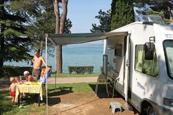 Gardasee: Stellplatz auf Camping Bella Italia