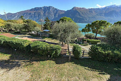 Gardasee: Stellplätze des Camping Park Garda mit Seeblick