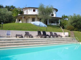 Gardasee, San Felice del Benaco: Ferienhaus mit Pool
