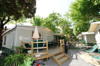 Iseosee: Lodgesuite mit Badewanne auf Camping Del Sole