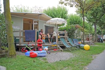 Iseosee: Lodgezelt mit Bad auf Camping Del Sole