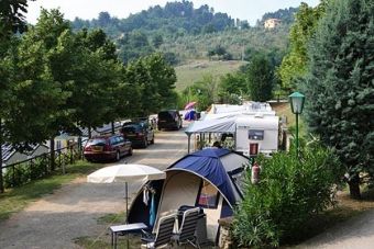Toskana: Stellplatz auf Camping Norcenni Girasole Club